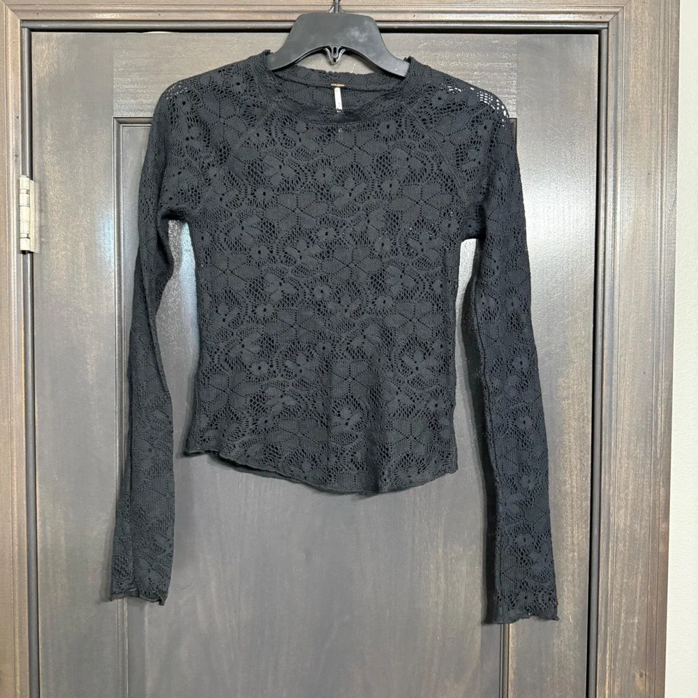 Free People Black Floral Lace‎ Knit Long Sleeve Top Crew Neck XS Slim Fit